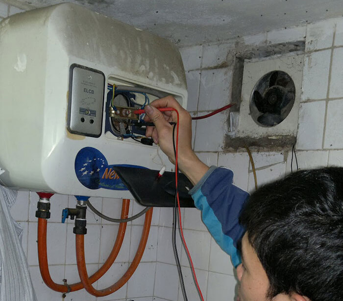 Sửa bình nóng lạnh tại nhà Hà Nội - Có mặt sau 15 phút, thợ giỏi, giá rẻ nhất thị trường! 3 binh nuoc nong ro dien ra ngoai